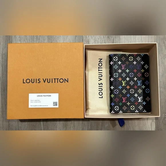 Louis Vuitton Passport Cover - Picture 1 of 8